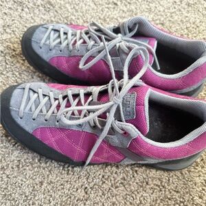 Helly Hansen womens hiking shoes sneakers size 8 pink grey gently used